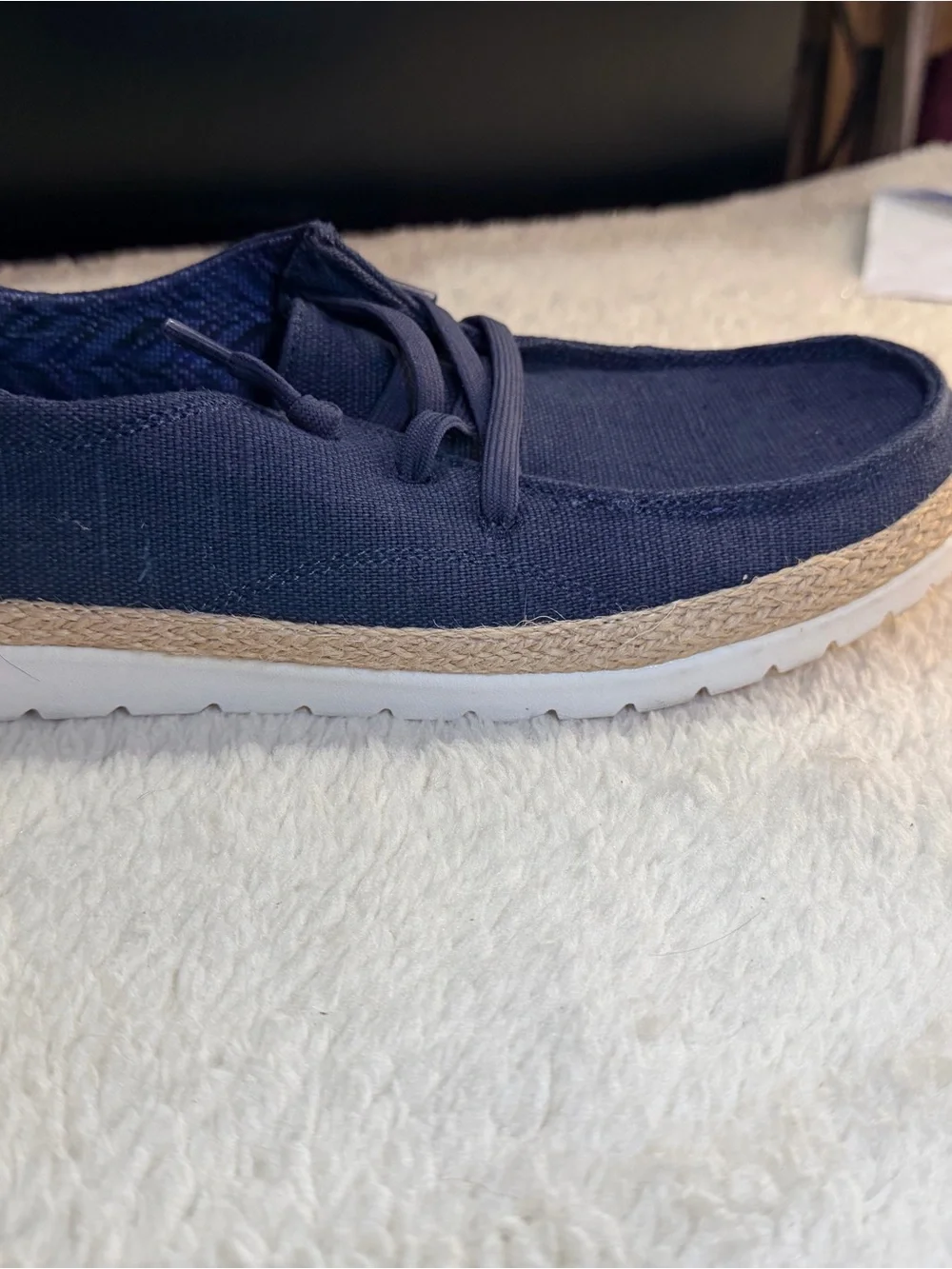 951. LIKE NEW Skechers Navy Blue Casual Slip-On Loafers with White Sole